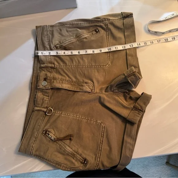 White House Black Market Tan Cargo Shorts Relaxed Fit - Picture 11 of 15